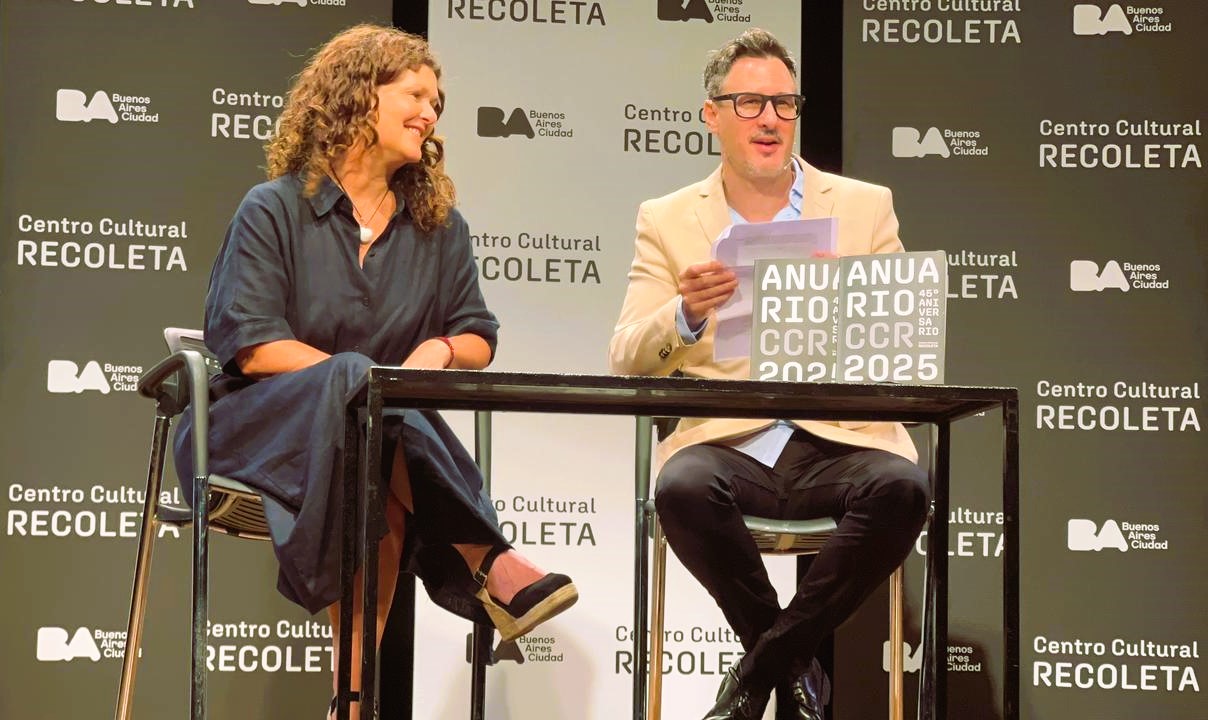 La ministra de Cultura Gabriela Ricardes junto al director del CCR Maximiliano Tomas